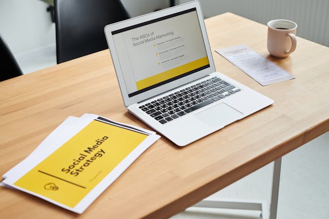 digital-marketing-laptop-planning